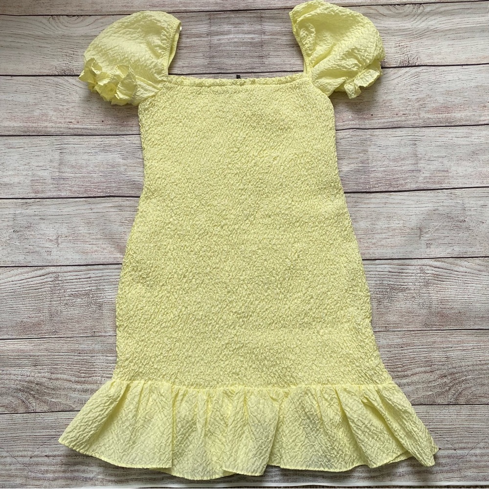 Zara Smocked Crinkle Puff Sleeve Mini Dress NWT Women’s Size Xtra Small Yellow - Picture 2 of 6